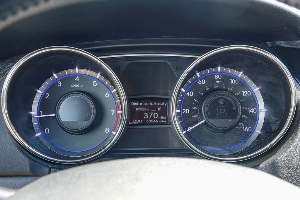 Thumbnail: 2013 Hyundai Sonata - 13