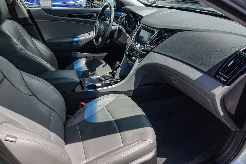 Thumbnail: 2013 Hyundai Sonata - 8