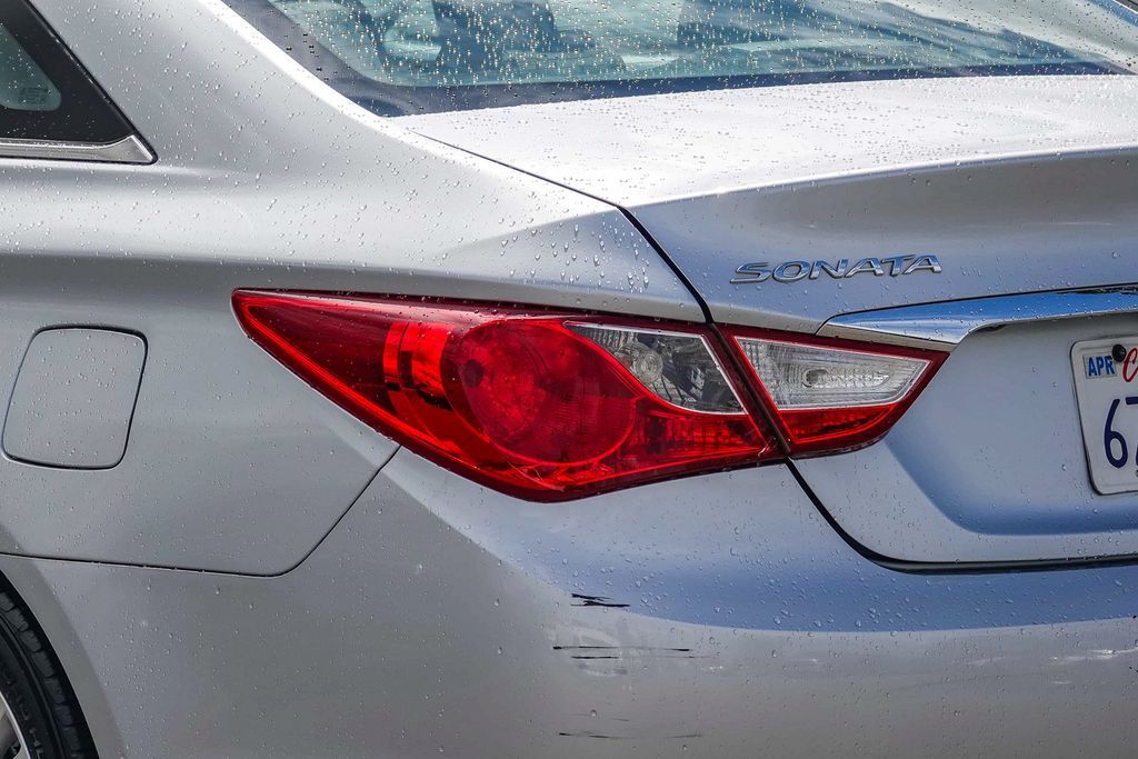 Thumbnail: 2013 Hyundai Sonata - 19