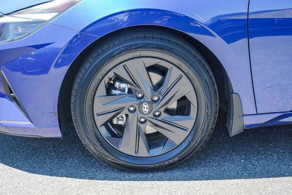 Thumbnail: 2022 Hyundai Elantra - 6