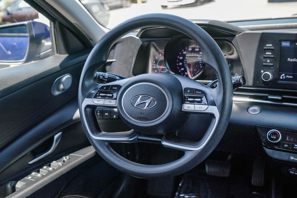 Thumbnail: 2022 Hyundai Elantra - 8