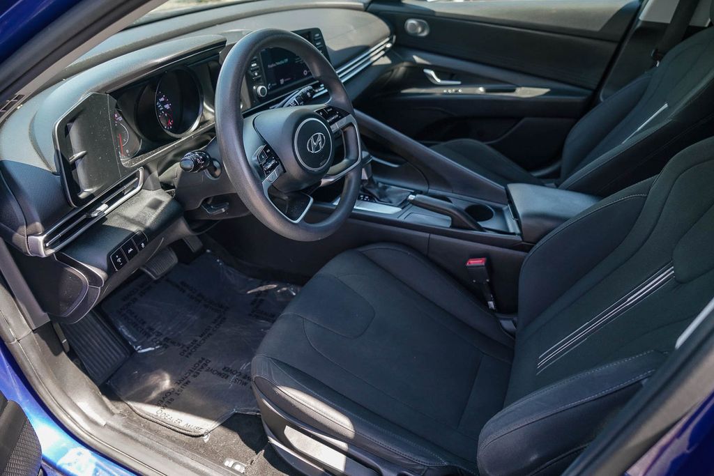 Thumbnail: 2022 Hyundai Elantra - 10