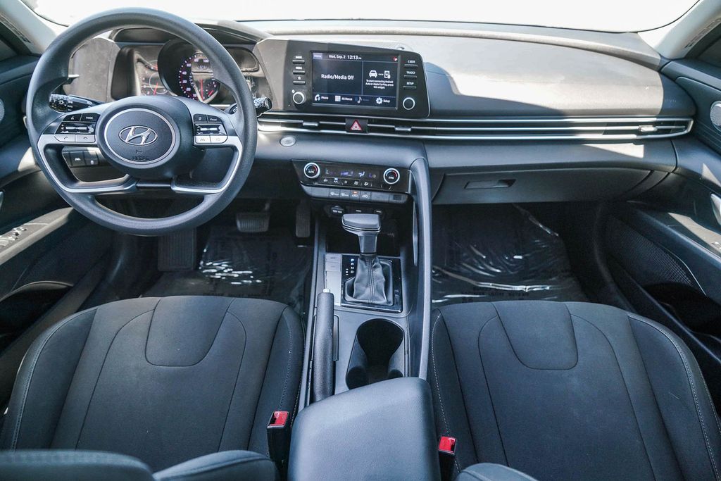 Thumbnail: 2022 Hyundai Elantra - 2