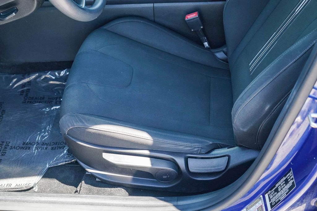 Thumbnail: 2022 Hyundai Elantra - 25