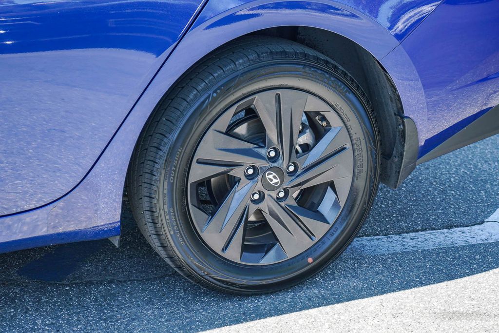 Thumbnail: 2022 Hyundai Elantra - 21
