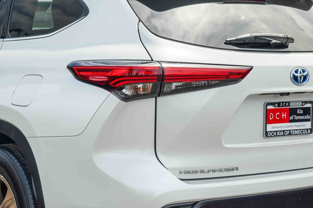 Thumbnail: 2022 Toyota Highlander - 19