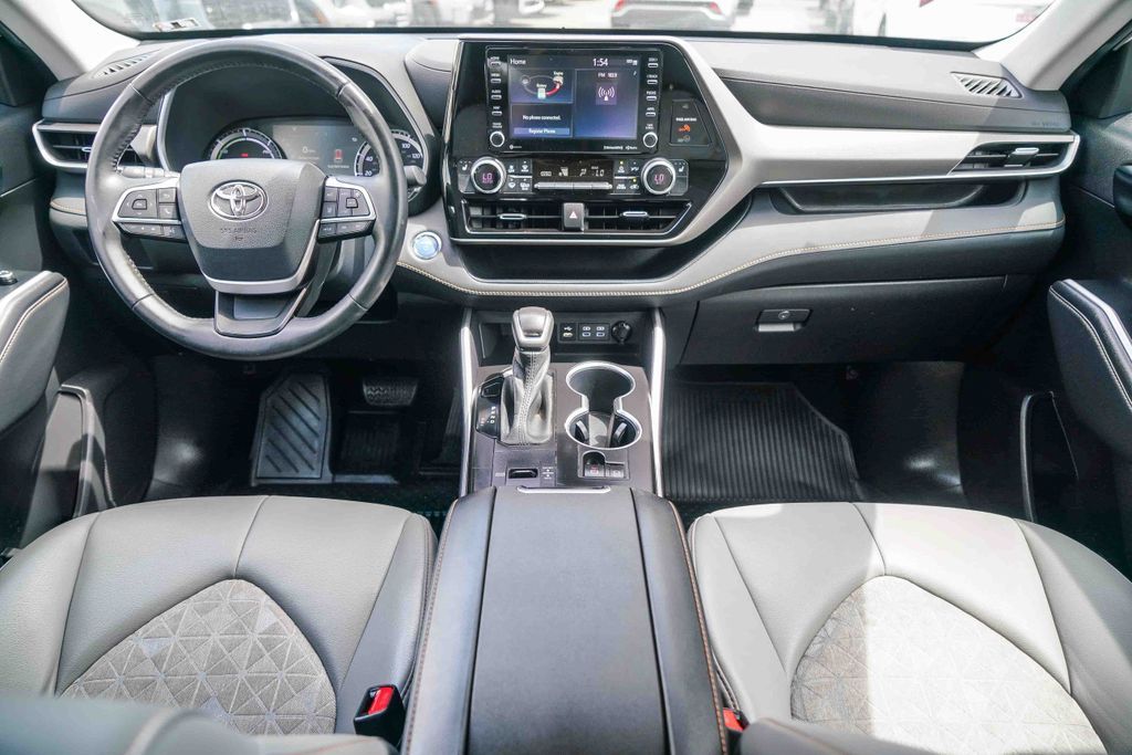 Thumbnail: 2022 Toyota Highlander - 2