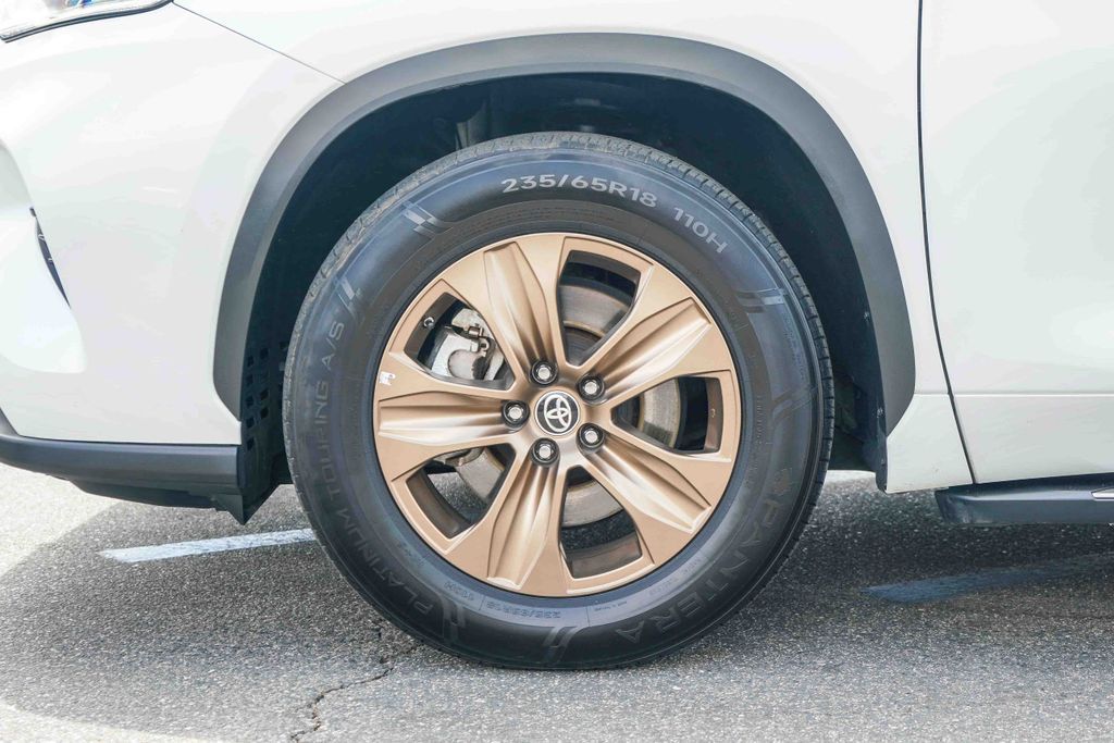 Thumbnail: 2022 Toyota Highlander - 6