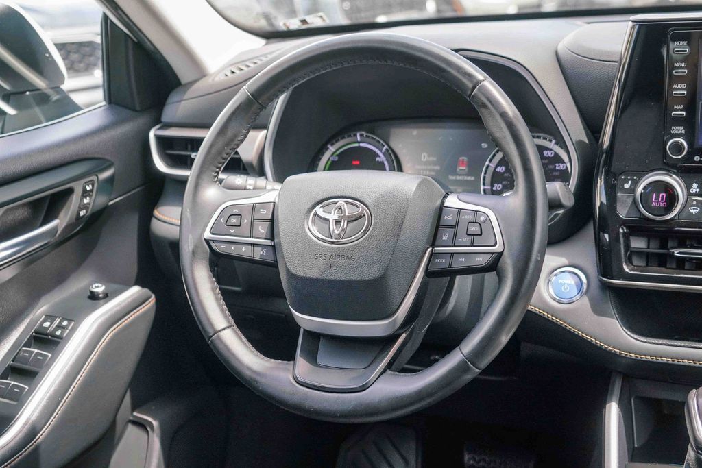 Thumbnail: 2022 Toyota Highlander - 8