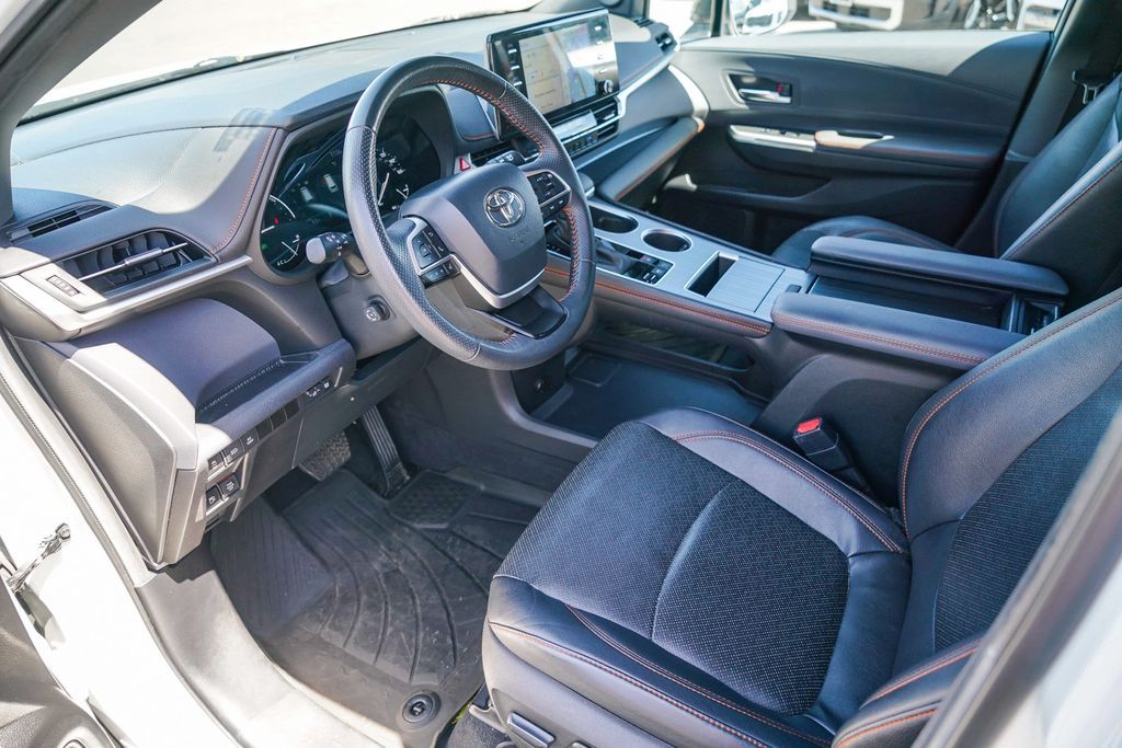 Thumbnail: 2024 Toyota Sienna - 10