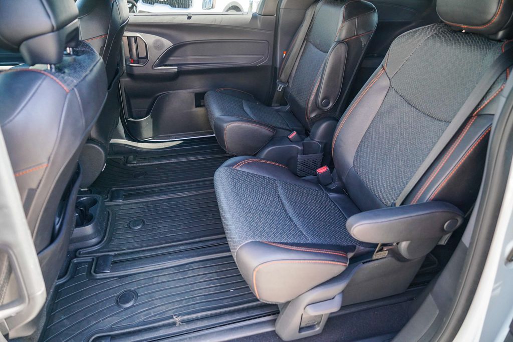 Thumbnail: 2024 Toyota Sienna - 11