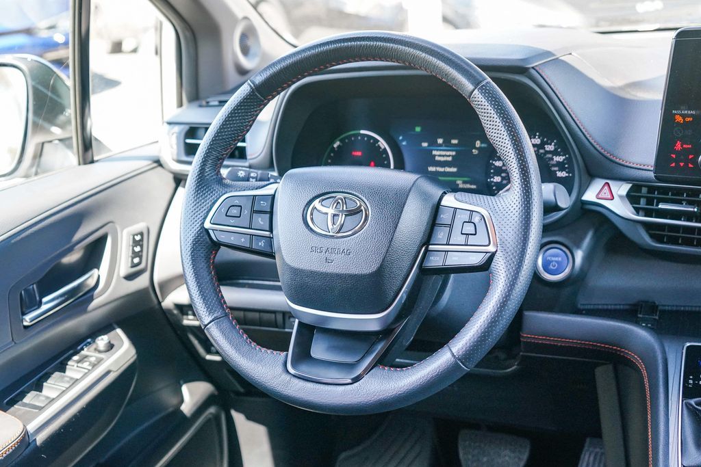 Thumbnail: 2024 Toyota Sienna - 8