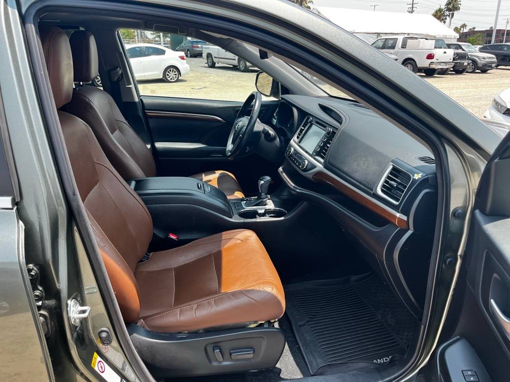 Thumbnail: 2018 Toyota Highlander - 10