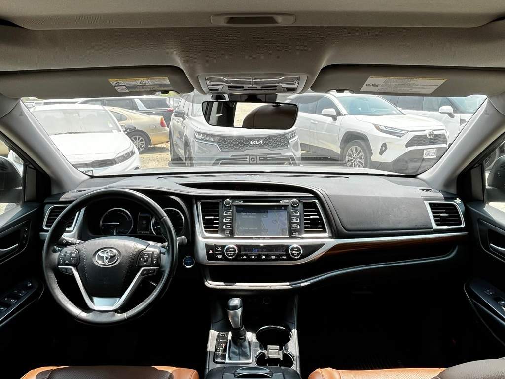 Thumbnail: 2018 Toyota Highlander - 2