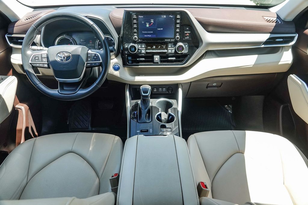 Thumbnail: 2022 Toyota Highlander - 2