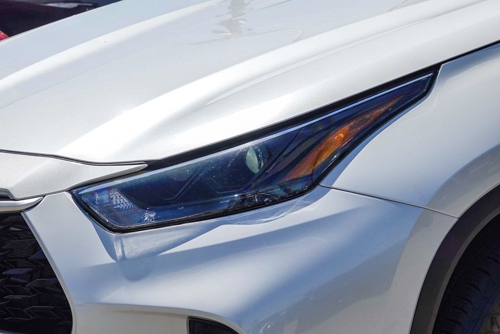 Thumbnail: 2022 Toyota Highlander - 21