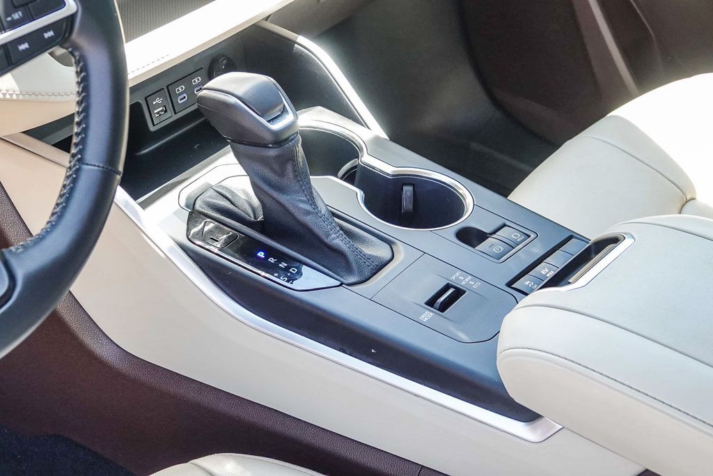 Thumbnail: 2022 Toyota Highlander - 12