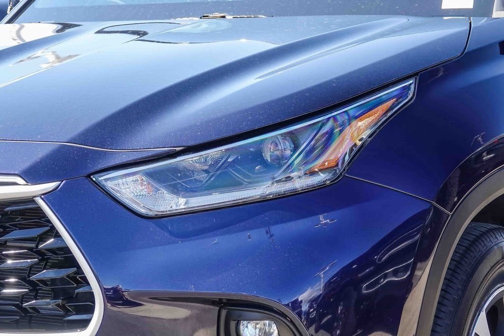 Thumbnail: 2021 Toyota Highlander - 17