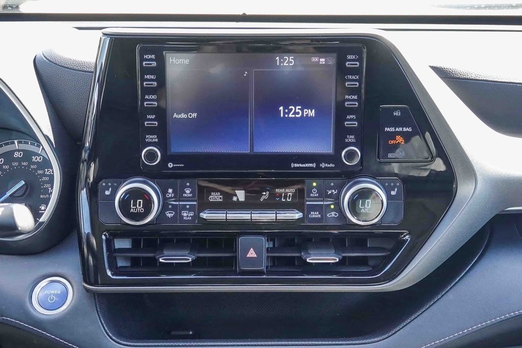 Thumbnail: 2021 Toyota Highlander - 11