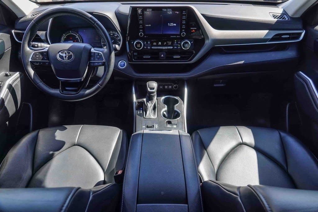 Thumbnail: 2021 Toyota Highlander - 2