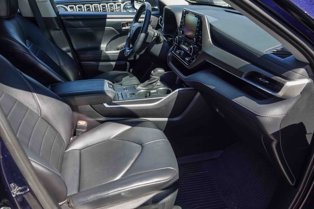 Thumbnail: 2021 Toyota Highlander - 8