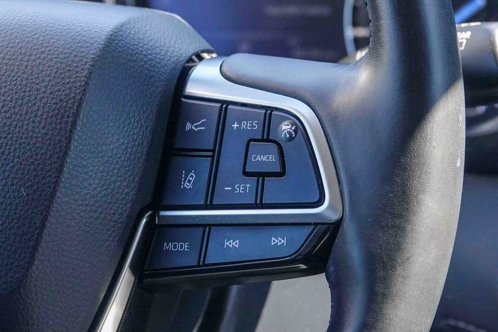 Thumbnail: 2021 Toyota Highlander - 20