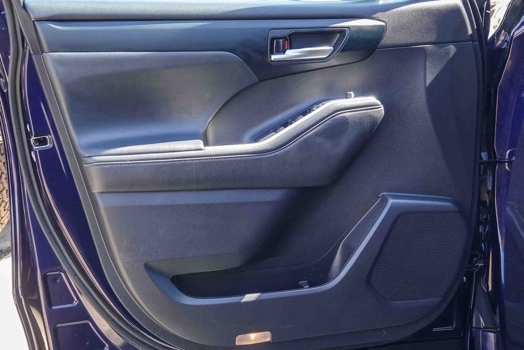 Thumbnail: 2021 Toyota Highlander - 21