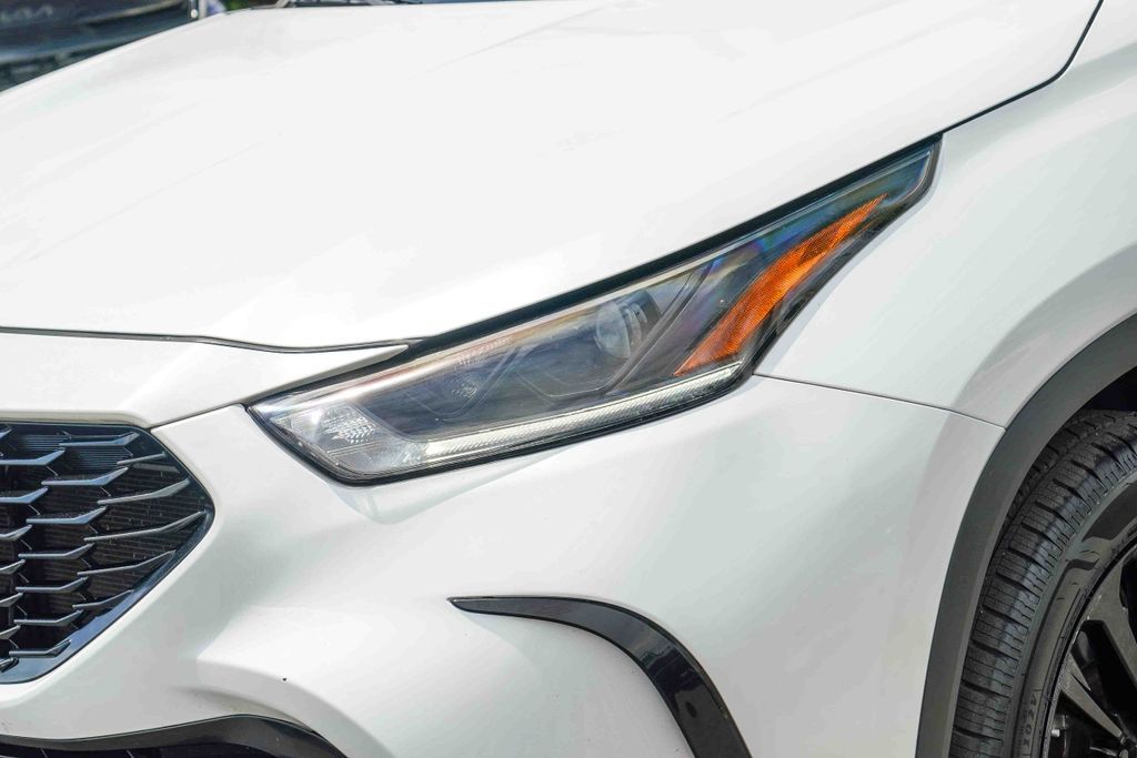 Thumbnail: 2023 Toyota Highlander - 20