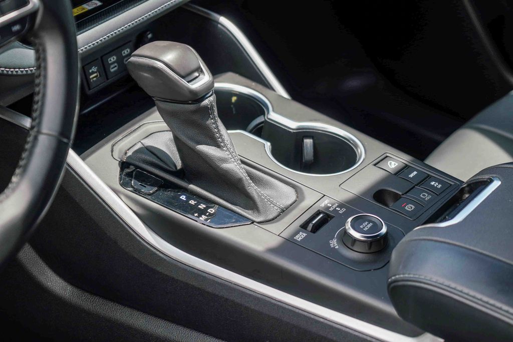 Thumbnail: 2023 Toyota Highlander - 13