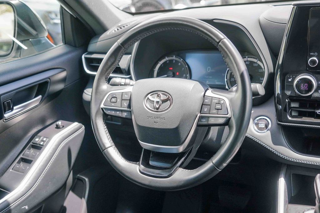 Thumbnail: 2023 Toyota Highlander - 8