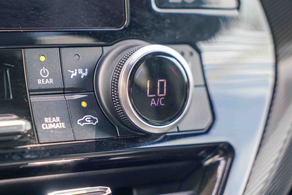 Thumbnail: 2023 Toyota Highlander - 25