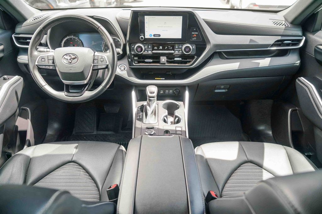 Thumbnail: 2023 Toyota Highlander - 2