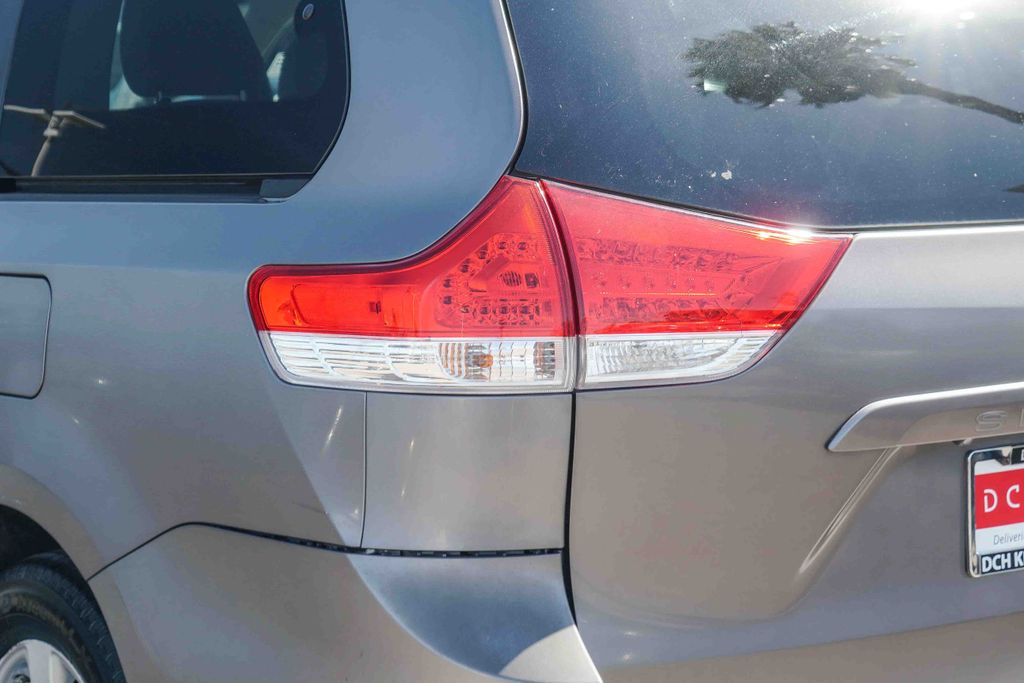 Thumbnail: 2012 Toyota Sienna - 18
