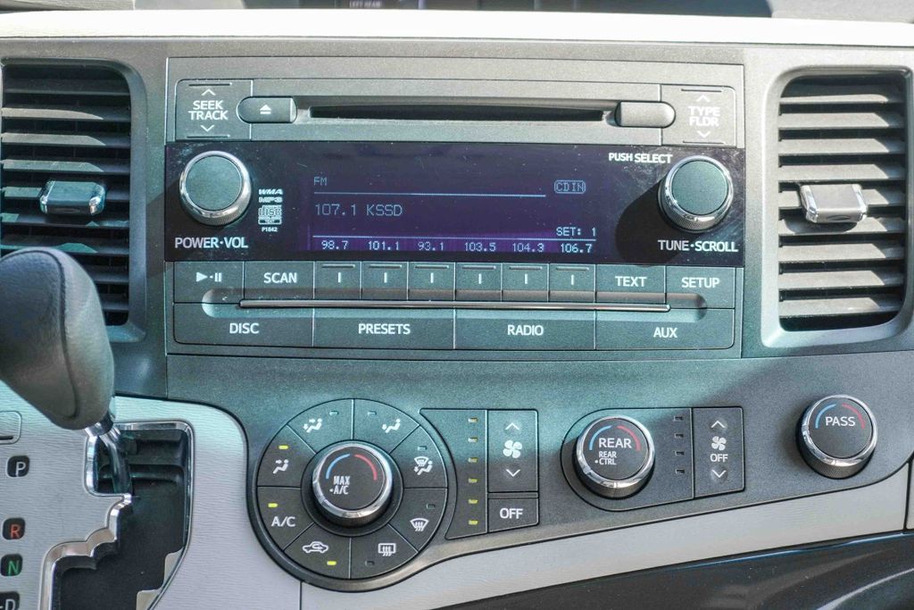 Thumbnail: 2012 Toyota Sienna - 21