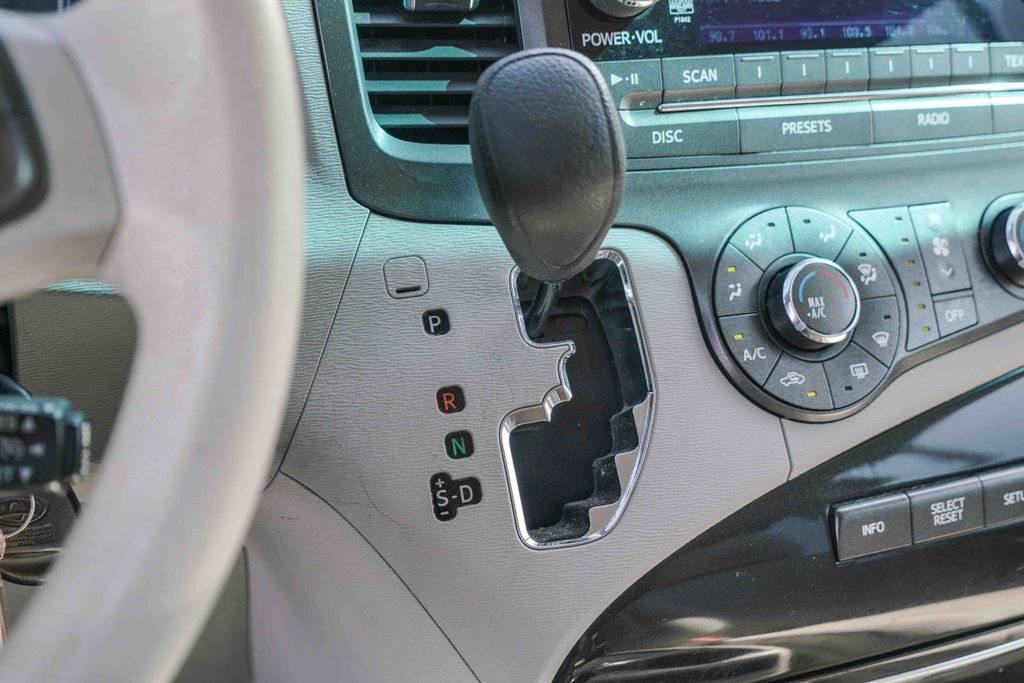 Thumbnail: 2012 Toyota Sienna - 22