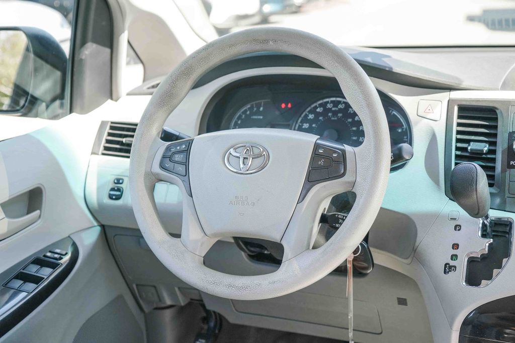 Thumbnail: 2012 Toyota Sienna - 8