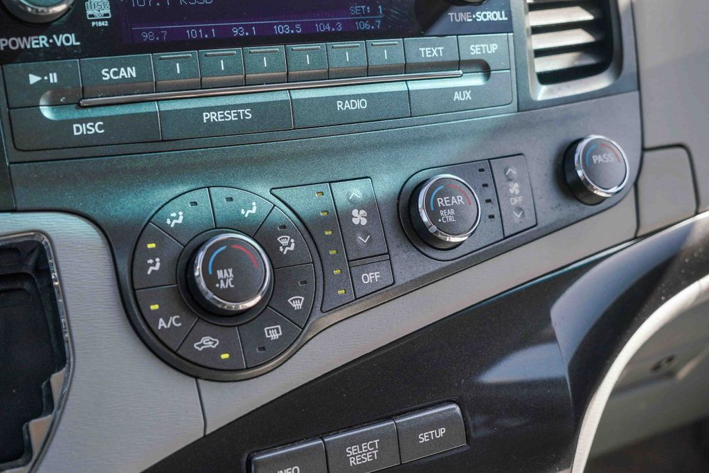 Thumbnail: 2012 Toyota Sienna - 25