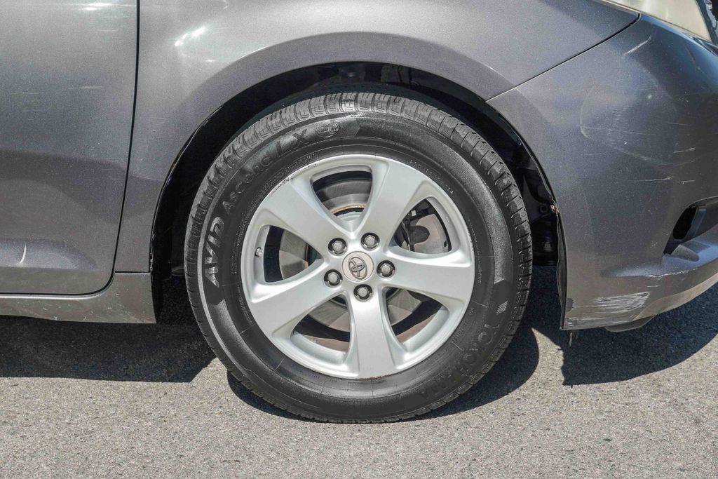 Thumbnail: 2012 Toyota Sienna - 20