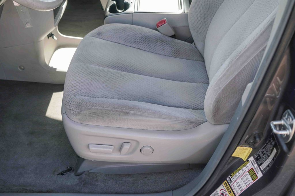 Thumbnail: 2012 Toyota Sienna - 24