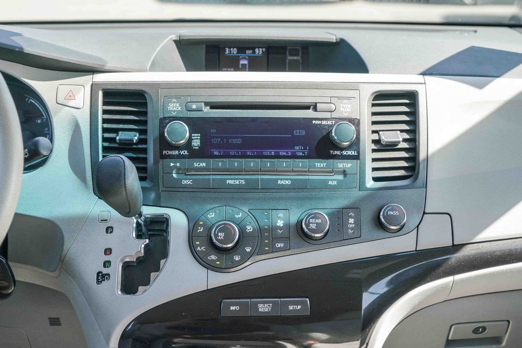 Thumbnail: 2012 Toyota Sienna - 12