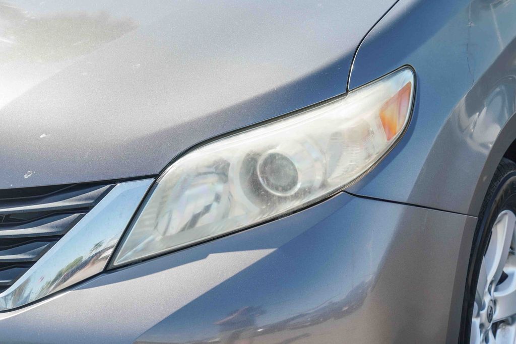 Thumbnail: 2012 Toyota Sienna - 19