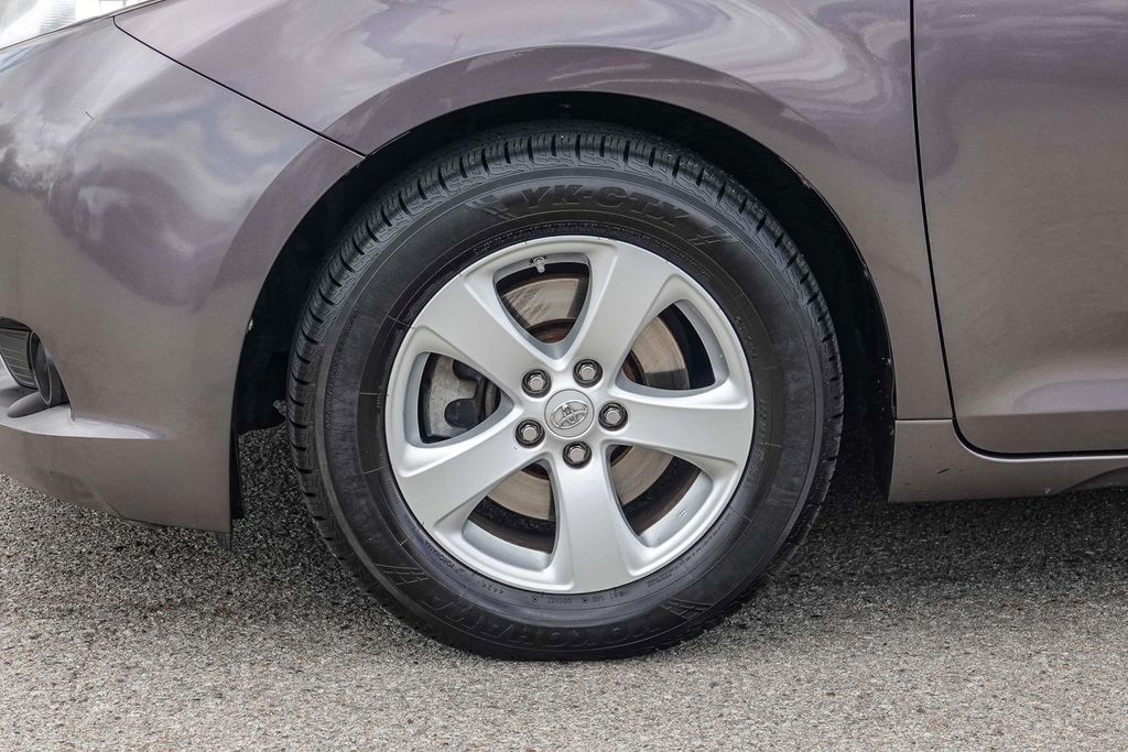 Thumbnail: 2015 Toyota Sienna - 6