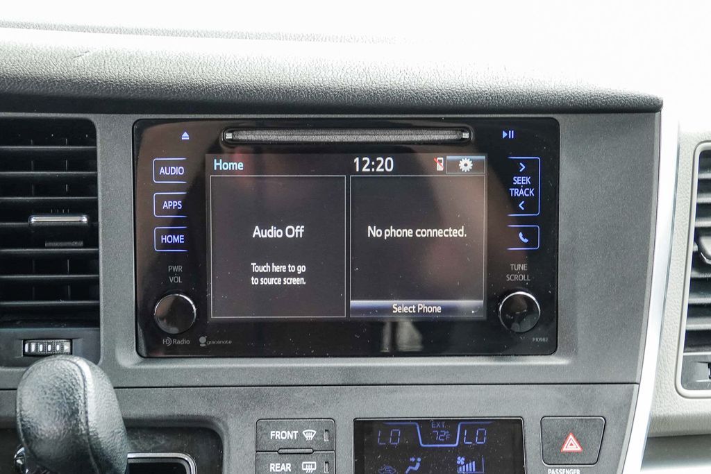 Thumbnail: 2015 Toyota Sienna - 21
