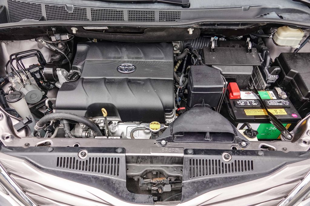 Thumbnail: 2015 Toyota Sienna - 7