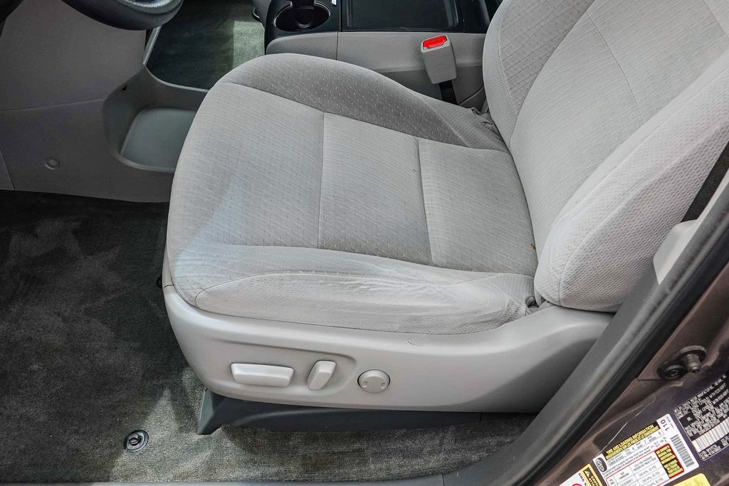 Thumbnail: 2015 Toyota Sienna - 23