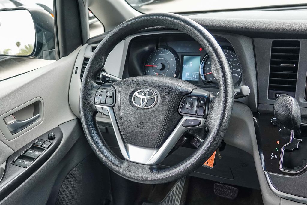 Thumbnail: 2015 Toyota Sienna - 8