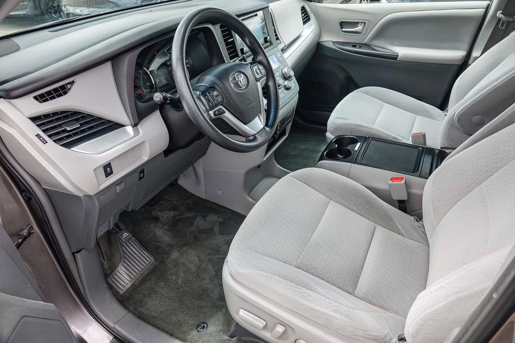 Thumbnail: 2015 Toyota Sienna - 10