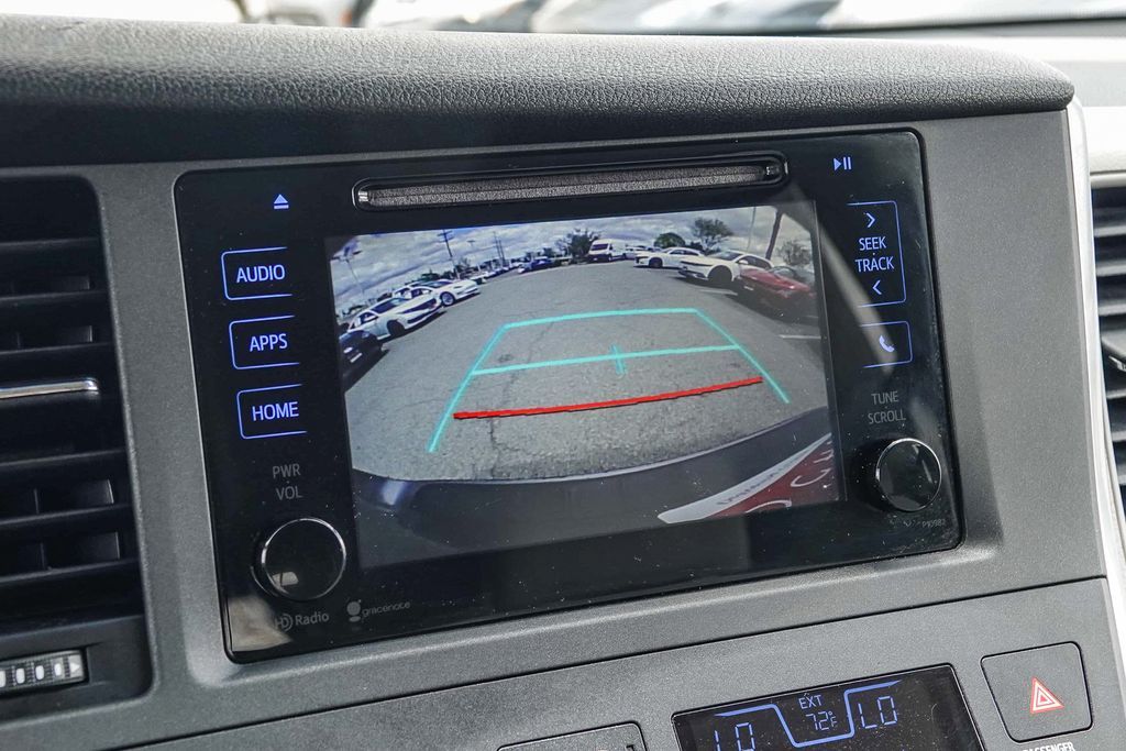 Thumbnail: 2015 Toyota Sienna - 25