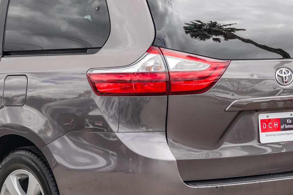 Thumbnail: 2015 Toyota Sienna - 18