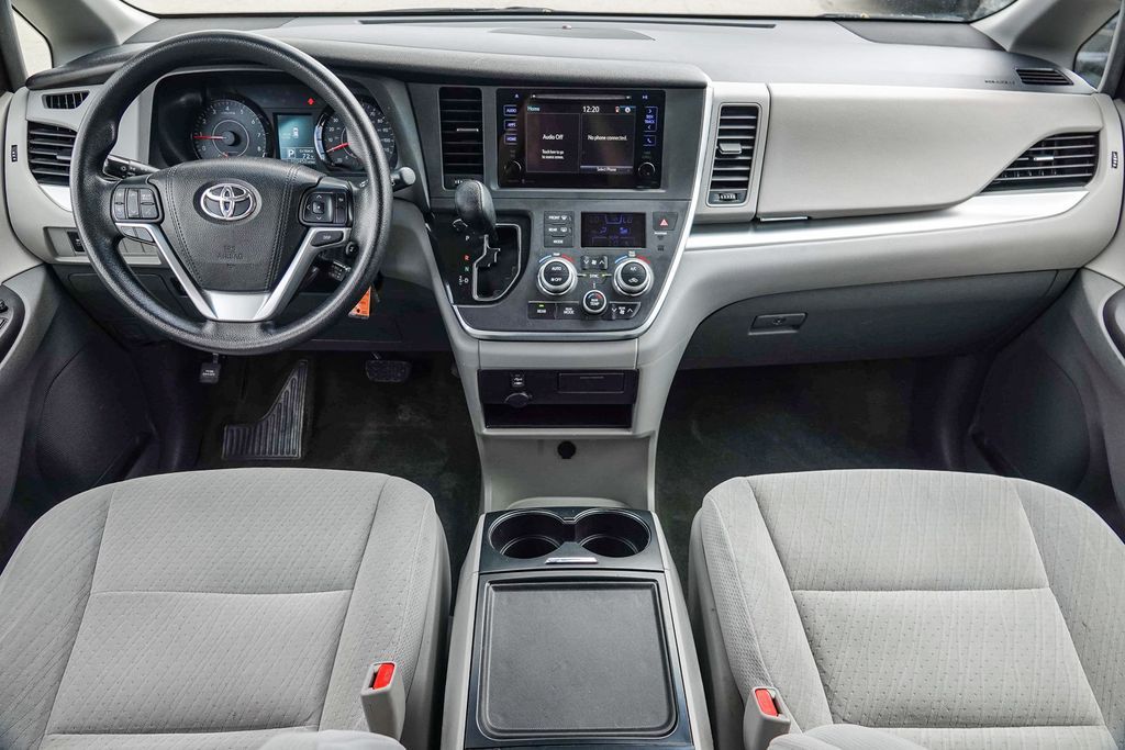 Thumbnail: 2015 Toyota Sienna - 2
